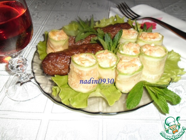 Рулетики кабачковые с сельдереем и овощами