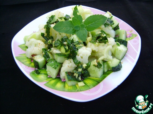 Салат с цветной капустой и мятой