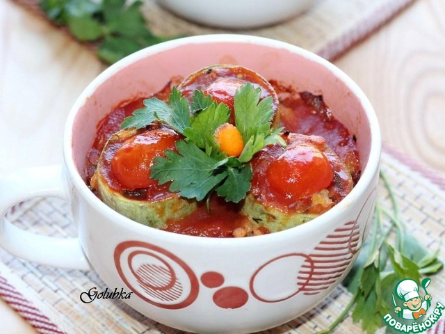 Кабачки, фаршированные овощами, в томатном соусе