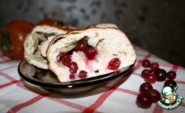 Chicken roll with onions and cranberries