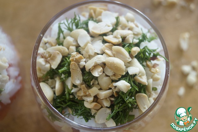 Salad with rice and peanuts