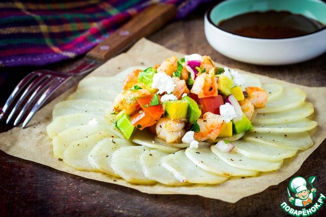 Shrimp salad on gratine from potatoes