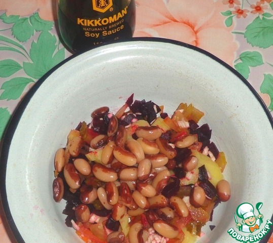 Овощной салат с фасолью и изюмом