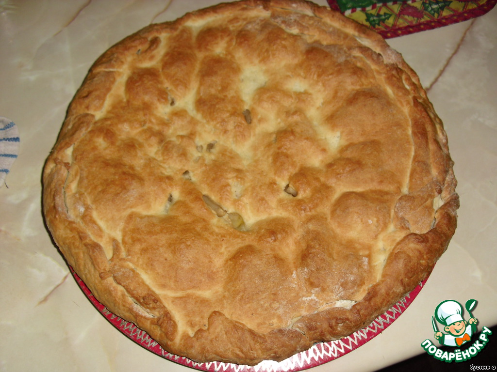 Pie of cheese dough with apples