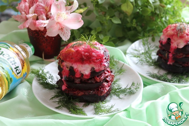 Свекольные тортики с грибами и черносливом