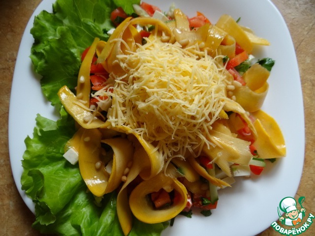 Salad with marinated pumpkin with vegetables