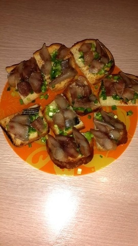 Закусочные бутерброды с сельдью