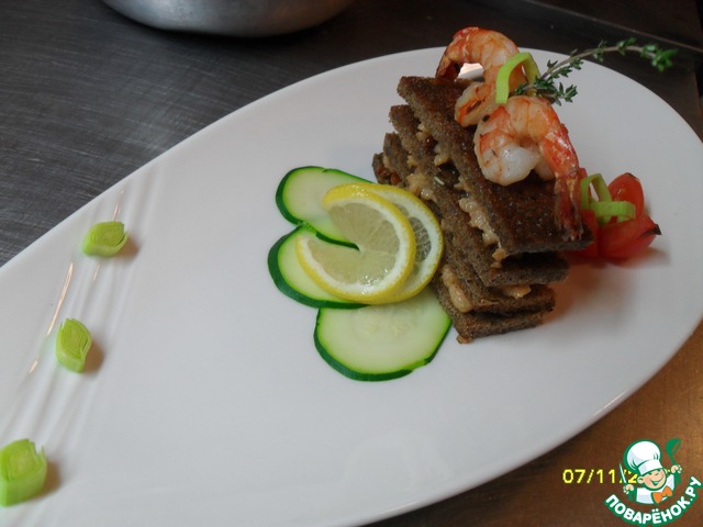 Сэндвич с креветками и устричным соусом