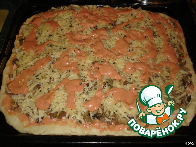 Pie with meat on the yeast test