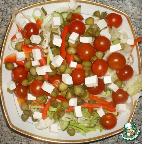 Vegetable salad with fitaki