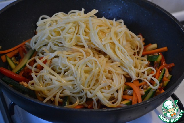 Spaghetti with spicy vegetables