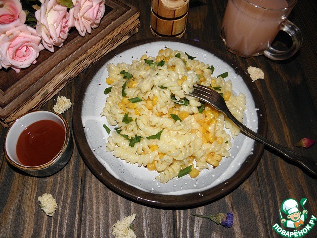 Pasta with corn in a creamy sauce