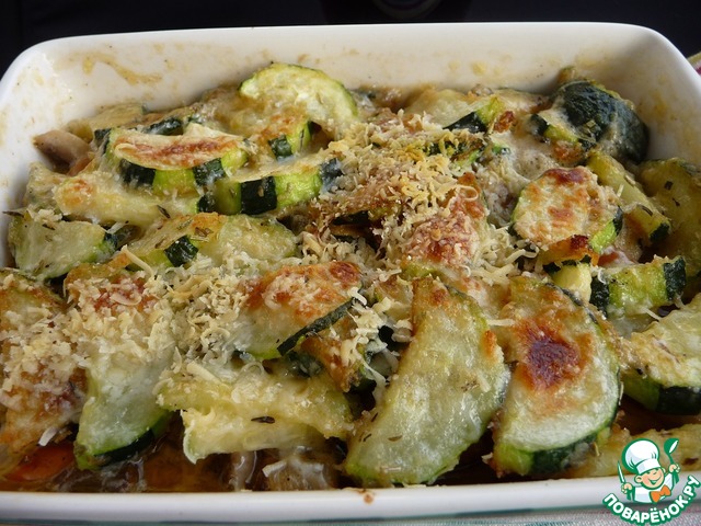 Casserole of zucchini with mushrooms