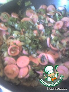 Salad with grilled sausages