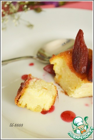 Semolina pudding with cheese and fruit