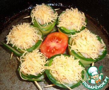 Рисовая закуска в огуречных рулетиках