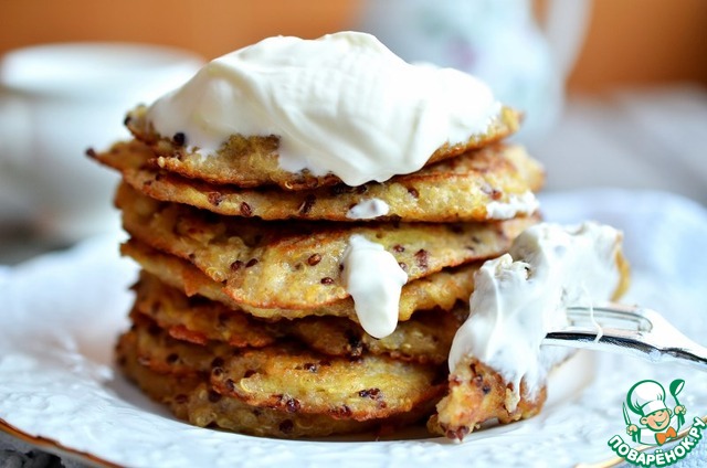 Pancakes made from quinoa with zucchini