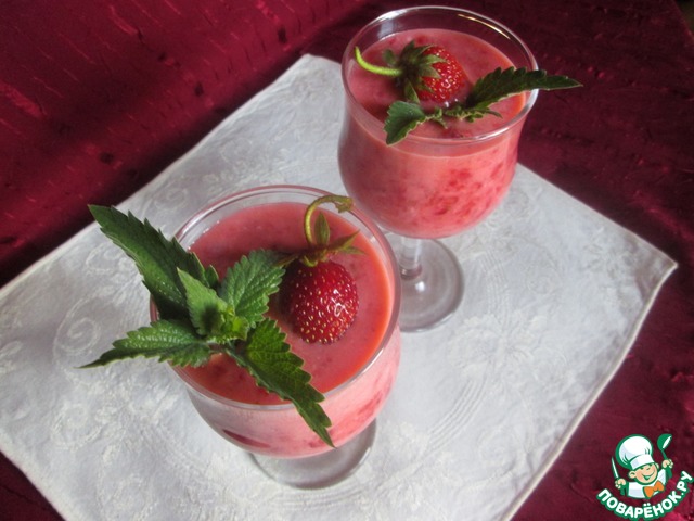 Strawberries with sour cream