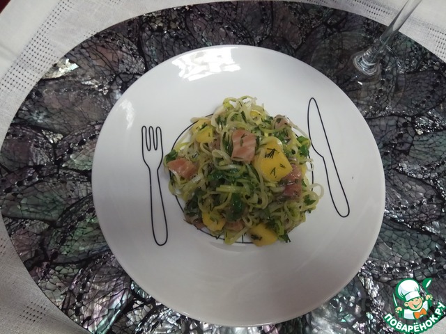 Salad with trout and mango