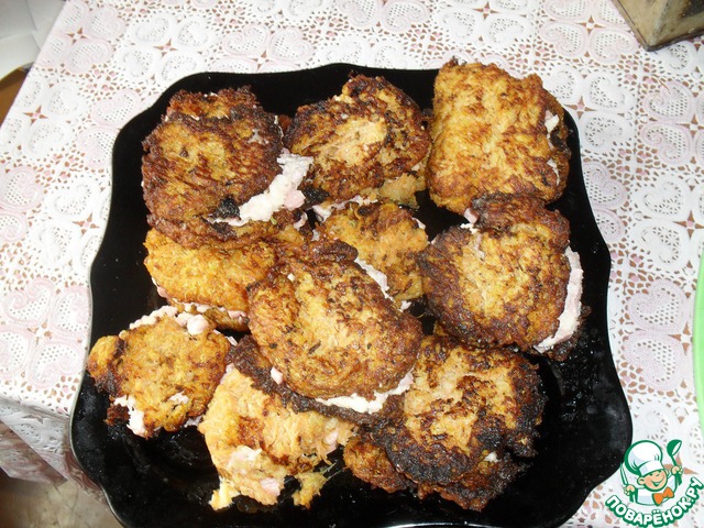 Кабачково-морковные лепешки с начинкой