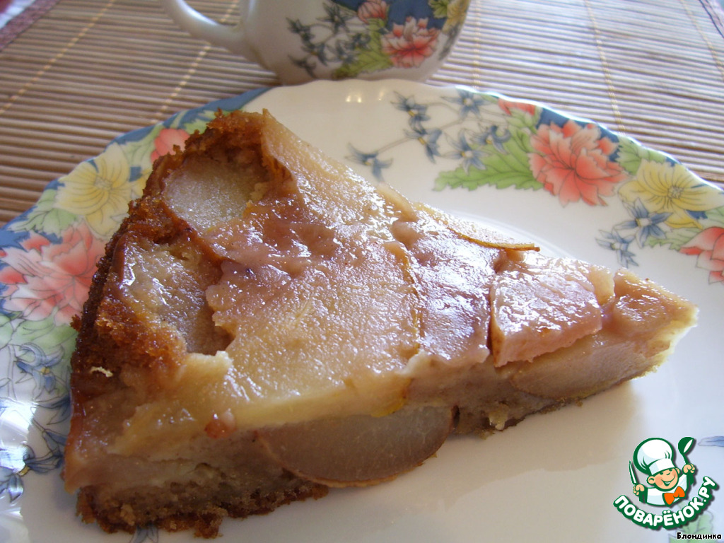 Honey-ginger pie with pears