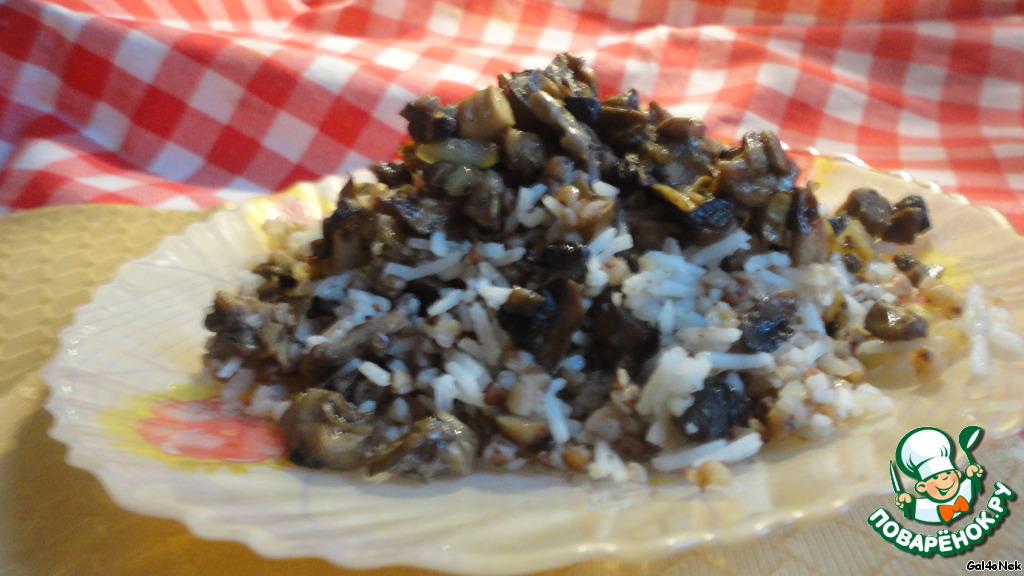 Buckwheat-rice porridge with mushroom cuts