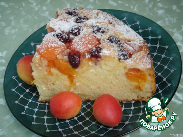 Cottage cheese-apricot tart with cherries