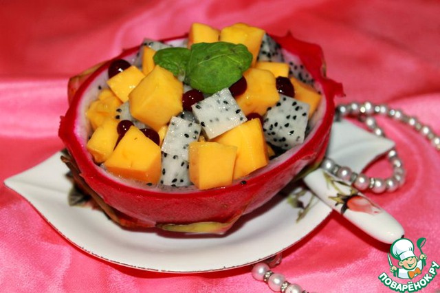 Easy dessert of mango and pitahaya