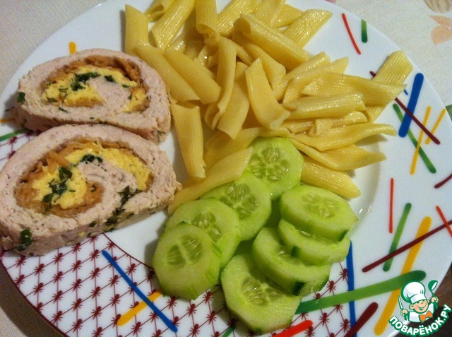 Chicken roulade stuffed with apples and cheese