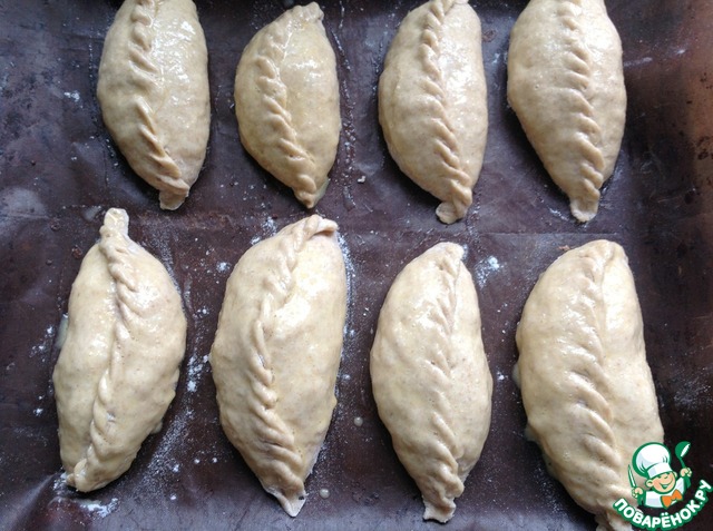 Pies with apples from whole wheat flour