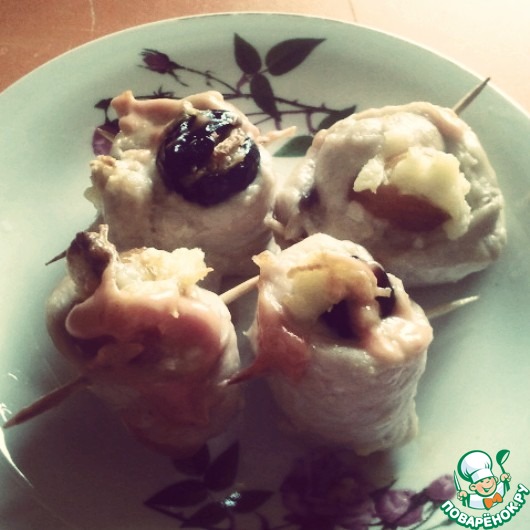 Chicken snails with prunes and dried apricots