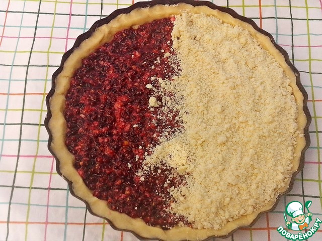 Cake with cranberries, lemon and strategem