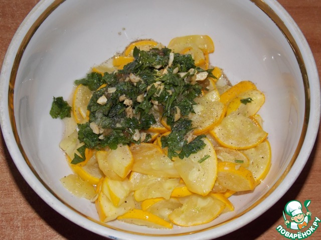 Zucchini and walnut dressing