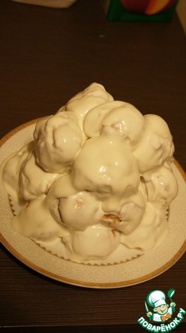 Cake of profiteroles