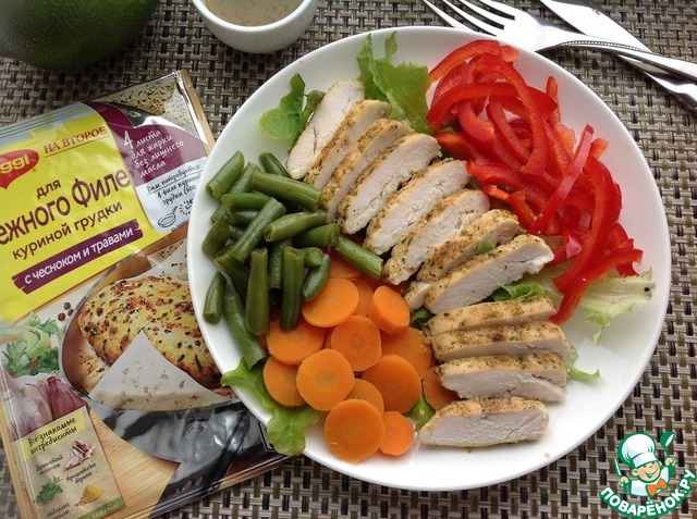 Chicken breast salad with vegetables