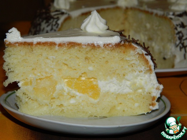 Curd-cream cake with pineapple