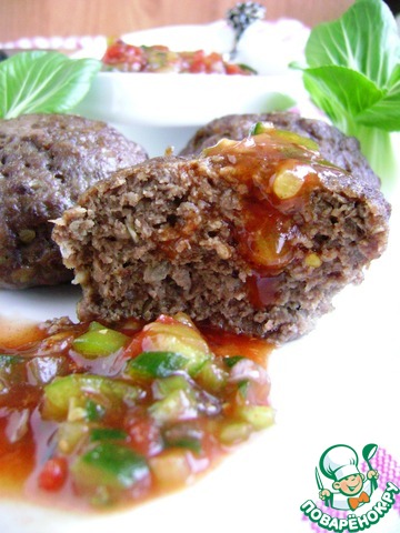 Microwaved burgers with spicy salsa