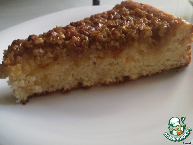 Cottage cheese pie with honey and nuts