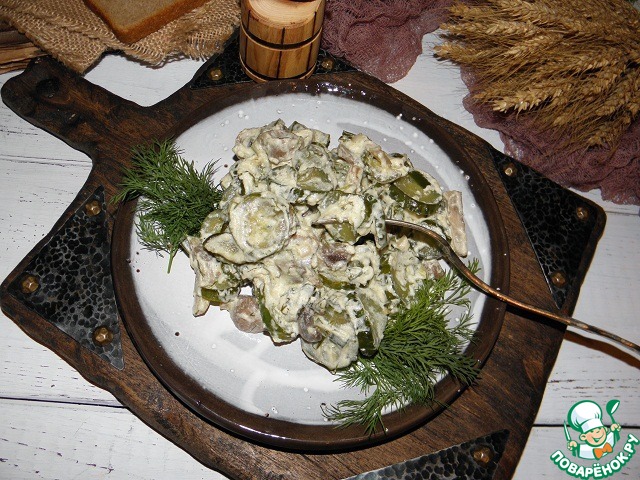 Cucumbers with mushrooms, stewed in sour cream