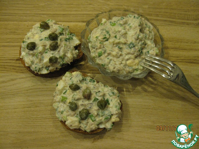 Закуска из сардин на ржаном хлебе