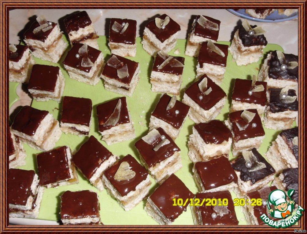 Gingerbread cubes with pineapple