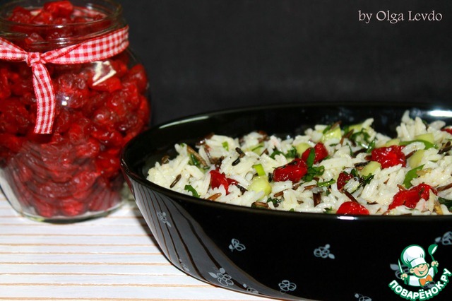 Салат с рисом и вяленой вишней