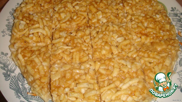 Halva with nuts and noodles