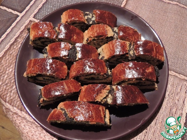 Poppy seed rolls with honey test