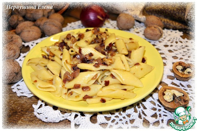 Nutty pasta with onions