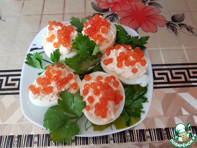 Яйца, фаршированные брынзой