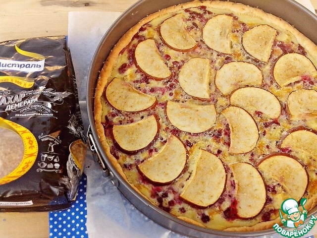 Pie with apples and cranberries