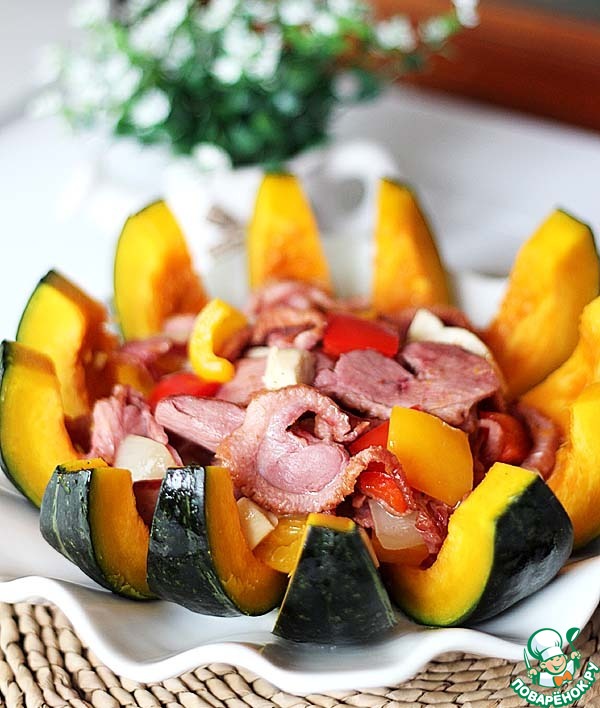 Запеченная тыква с копченой грудинкой