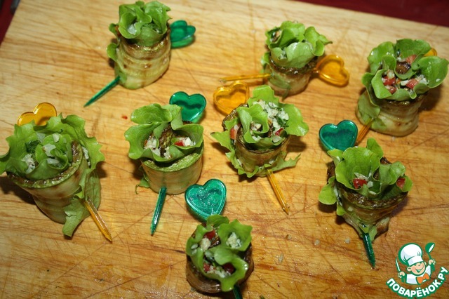 Кабачки-завитушки на шпинатной подушке