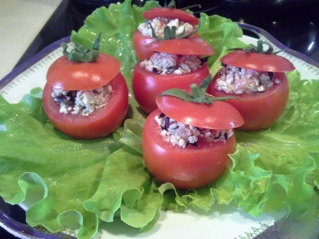 Tomatoes stuffed tofu with salmon